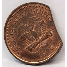 PAPUA NEW GUINEA 1976 . TWO 2 TOEA COIN . ERROR . CLIPPED BITTEN EDGE